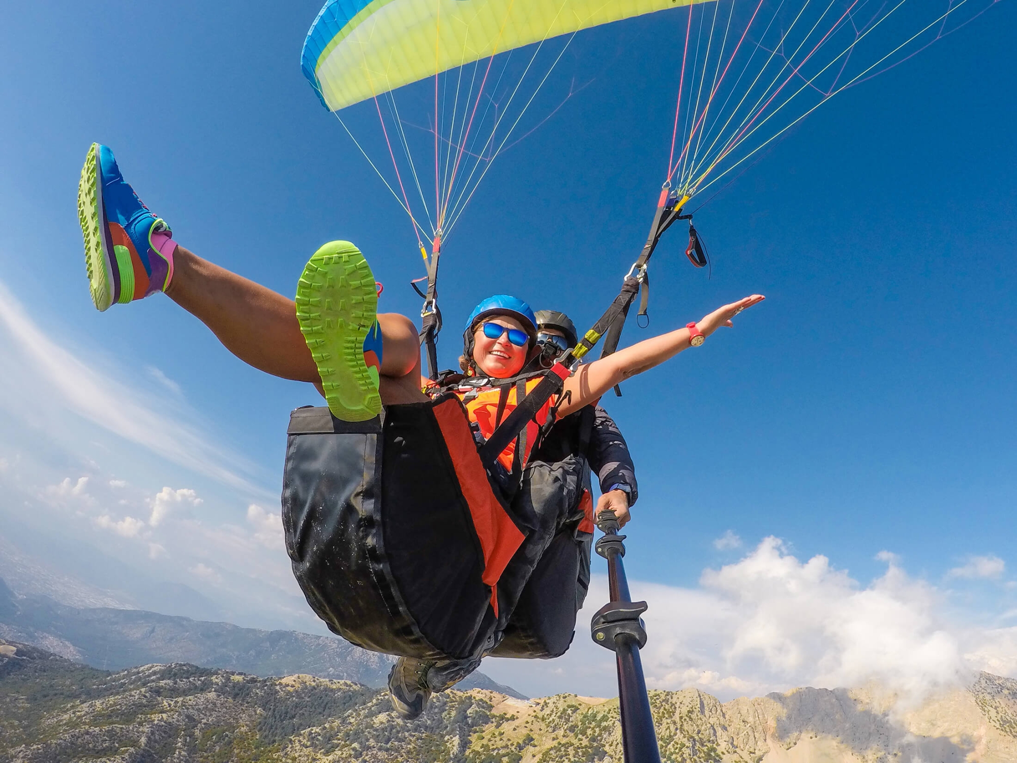 People paragliding